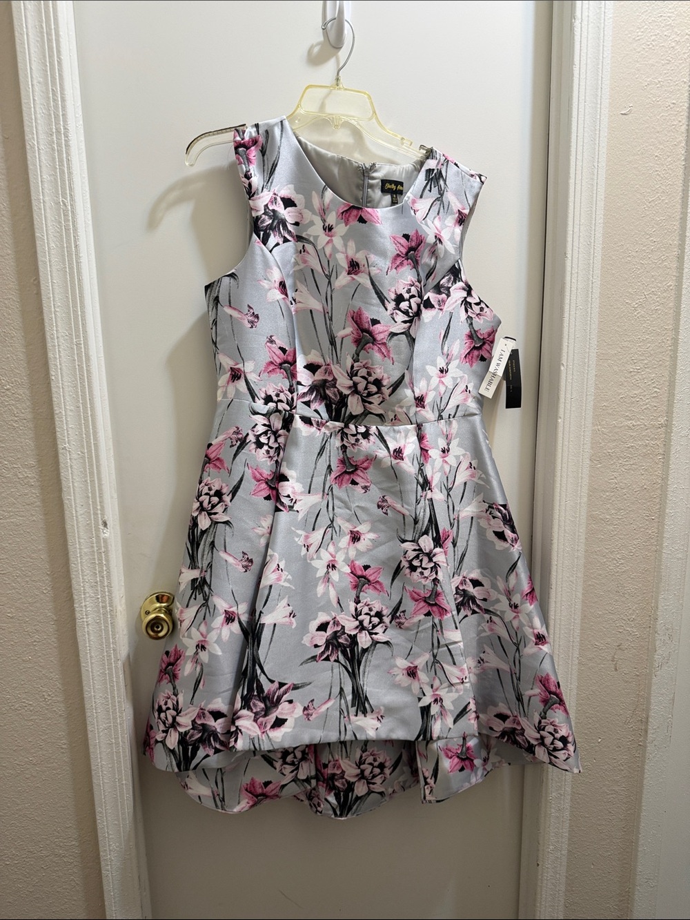 Sleeveless Floral Fit-and-Flare Midi Dress in Silver and Pink by Judy & Jo
